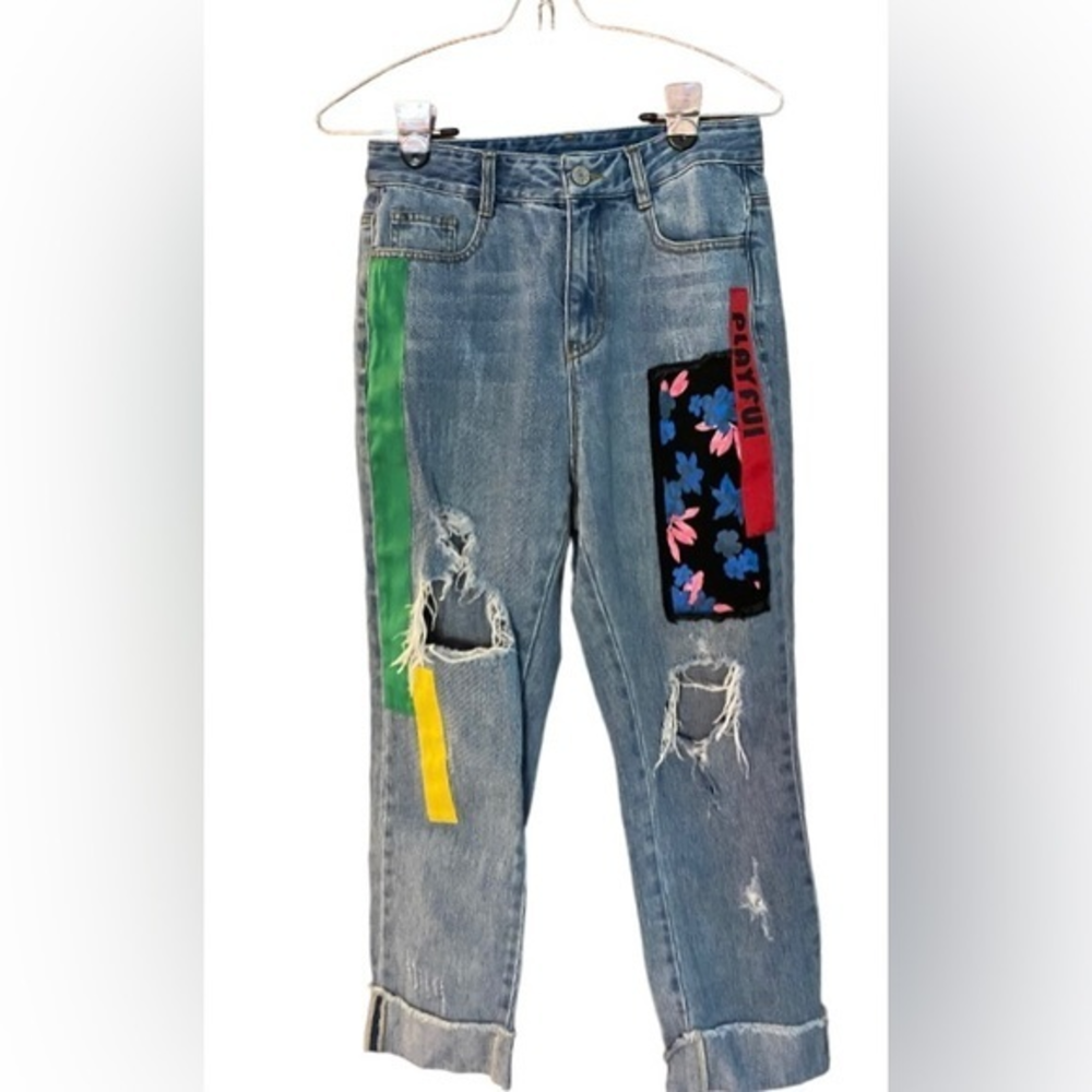 Fiona Chen patched distressed whiskered cropped jeans.  Size small ‎playful